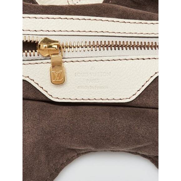 Louis Vuitton White Monogram Mahina Leather XL Bag - Picture 9 of 11